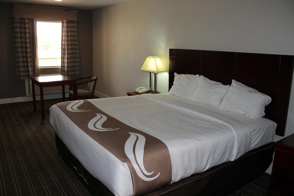 Quality Inn & Suites Port Arthur - Nederland Esterno foto