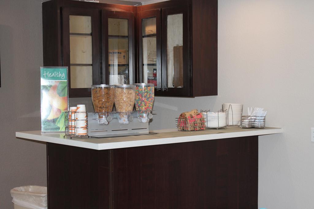 Quality Inn & Suites Port Arthur - Nederland Esterno foto