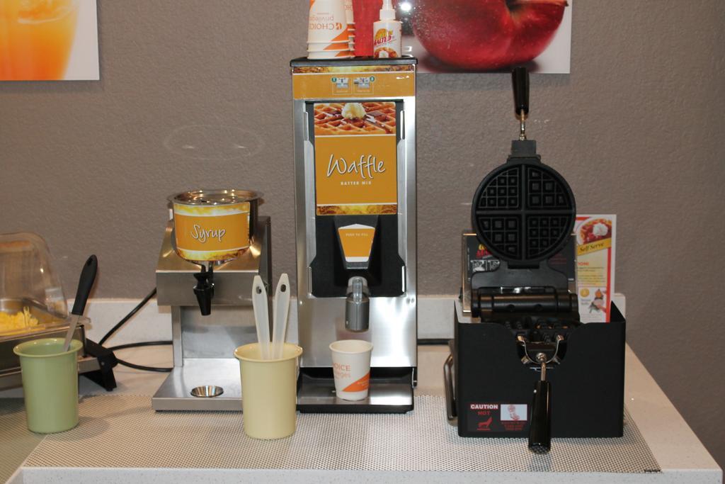 Quality Inn & Suites Port Arthur - Nederland Esterno foto