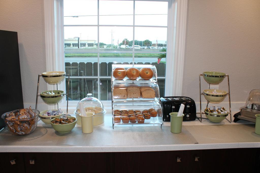 Quality Inn & Suites Port Arthur - Nederland Esterno foto