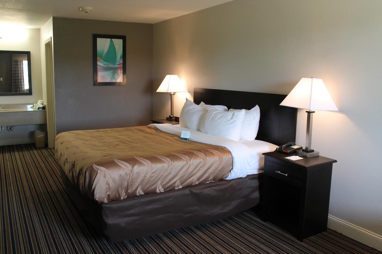 Quality Inn & Suites Port Arthur - Nederland Esterno foto